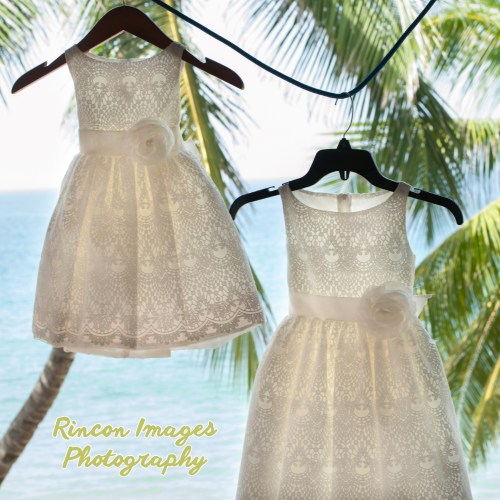 white flower girl dresses. wedding photographer rincon puerto rico