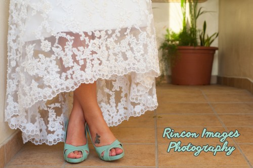 photograph of the Bride in her hotel room at Villa Cofresi before the wedding ceremony. Photography by Rincon Images Photography, Rincon, Puerto Rico. Wedding photographer Rincon, Puerto Rico.