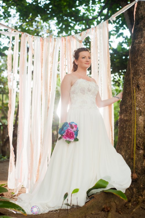 Jill's streamer backdrop was simple and beautiful. I loved the combination of lace, silk, and sequined streamers.
